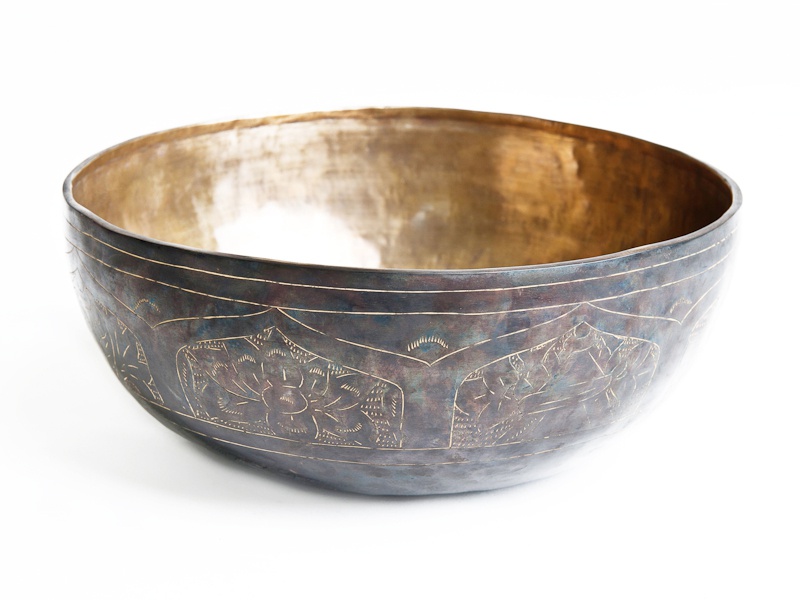 4. Tibetská mísa gravírovaná